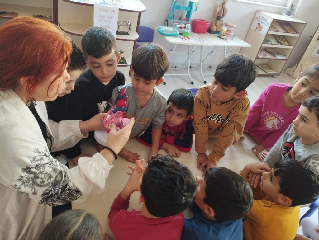 Bilim ve Sağlık Köşesini Öğrencilerle Buluştu
