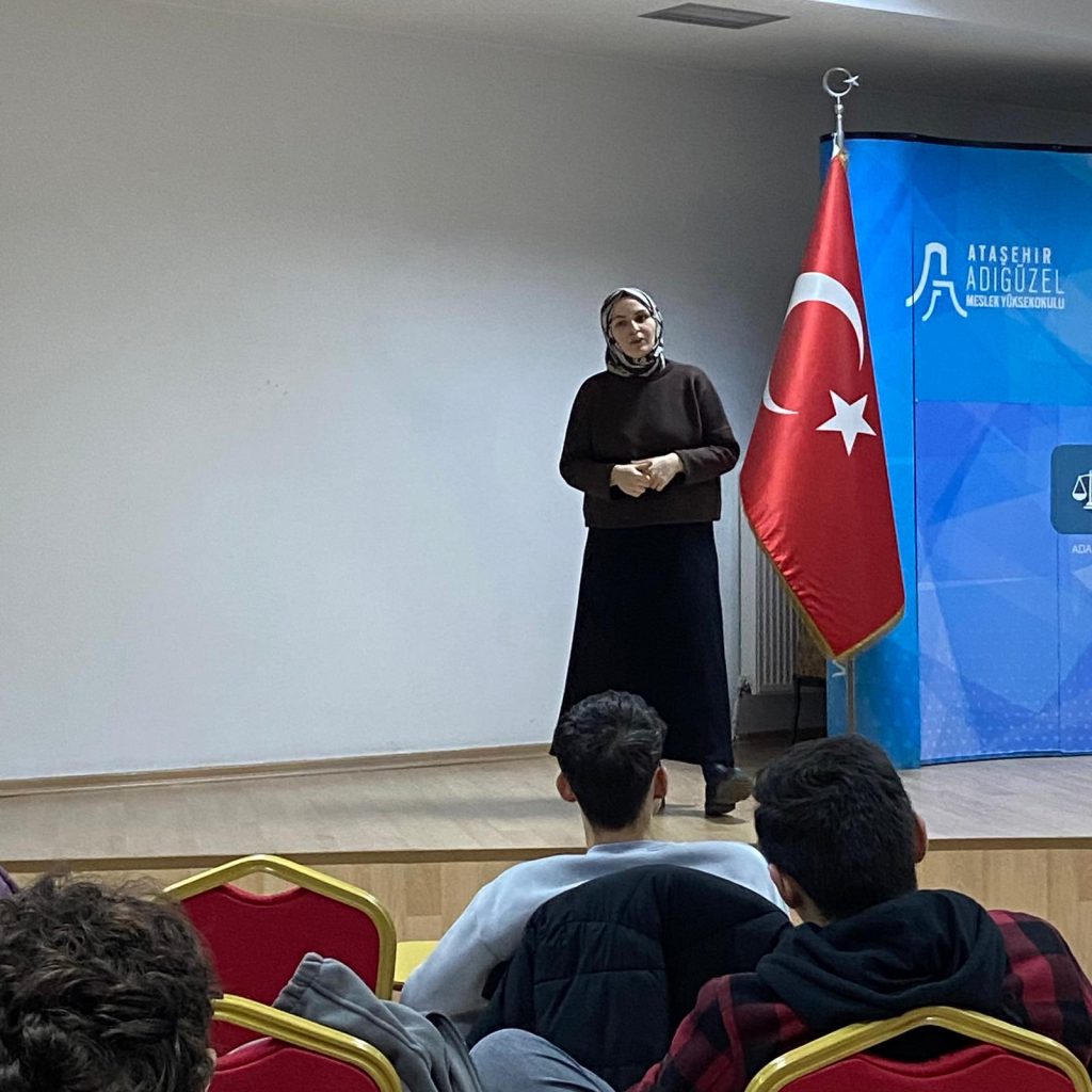 Mentörlük Programı Kapsamında Mezun Öğrencimiz Tuğba Gülşen, Bilgisayar Programcılığı Öğrencileriyle Buluştu