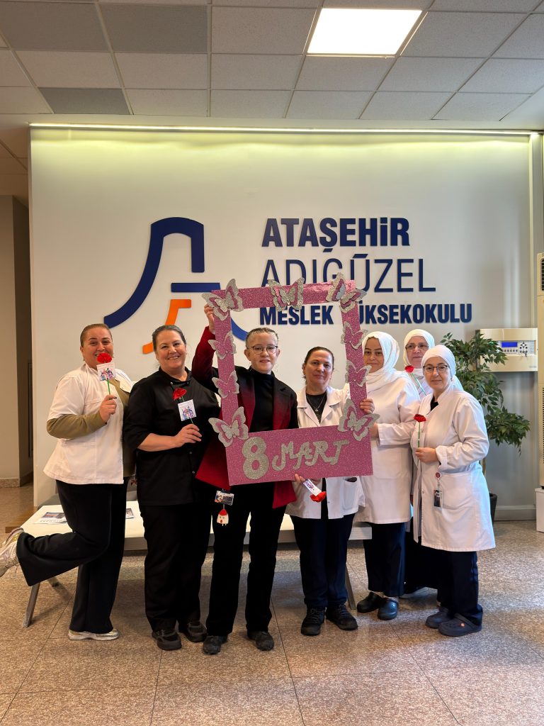 8 Mart’ta Kampüste Anlamlı Sürpriz: Öğrencilerimizden Kadınlar Günü Kutlaması