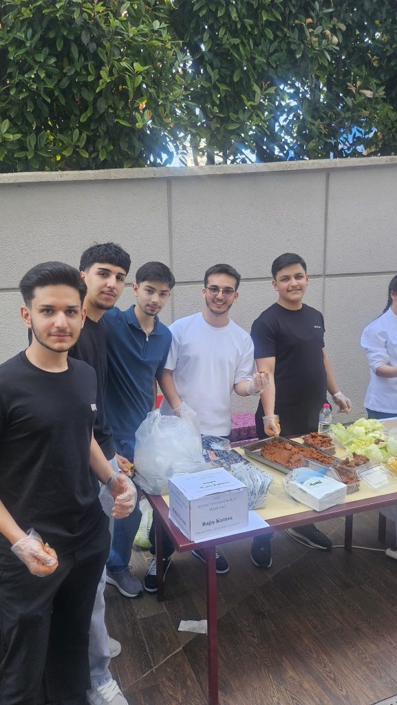 İşletme Yönetimi Öğrencilerinden Anlamlı Bahar Şenliği Etkinliği