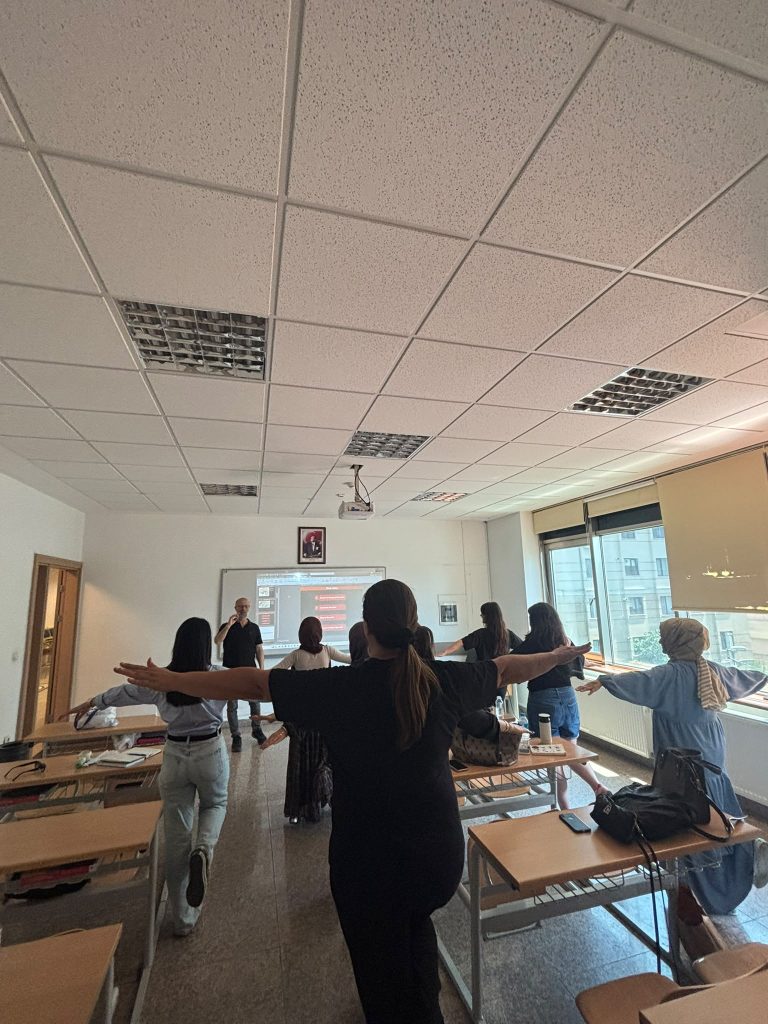 Çocuk Gelişimi Programı Öğrencilerine Beyin Temelli Sınıf Yönetimi Eğitimi