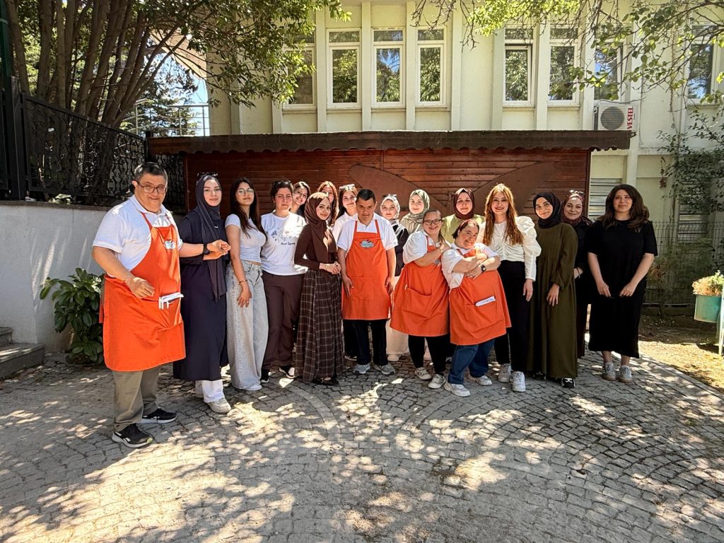 Çocuk Gelişimi Programı Öğrencileri Tebessüm Kahvesi’ni Ziyaret Etti